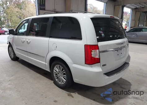 2015 Chrysler Town & Country Touring-L z USA, uszkodzony, nr VIN 2C4RC1CG9FR619949